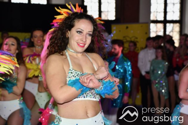 Galerie | Jetzt Sind Wieder Alle &Quot;Under Oiner Kapp&Quot; - Der Fasching In Augsburg Startet Mit Dem Rathaussturm