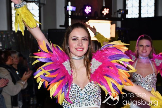 Galerie | Jetzt Sind Wieder Alle &Quot;Under Oiner Kapp&Quot; - Der Fasching In Augsburg Startet Mit Dem Rathaussturm