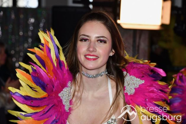 Galerie | Jetzt Sind Wieder Alle &Quot;Under Oiner Kapp&Quot; - Der Fasching In Augsburg Startet Mit Dem Rathaussturm