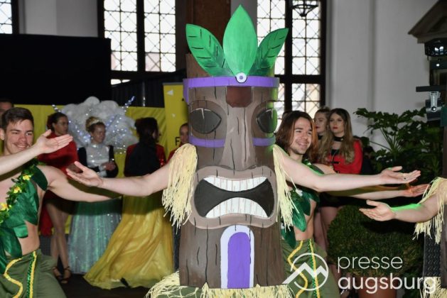 Galerie | Jetzt Sind Wieder Alle &Quot;Under Oiner Kapp&Quot; - Der Fasching In Augsburg Startet Mit Dem Rathaussturm