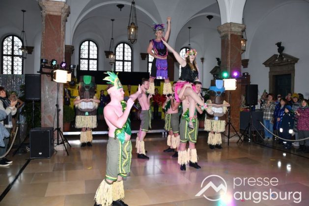 Galerie | Jetzt Sind Wieder Alle &Quot;Under Oiner Kapp&Quot; - Der Fasching In Augsburg Startet Mit Dem Rathaussturm
