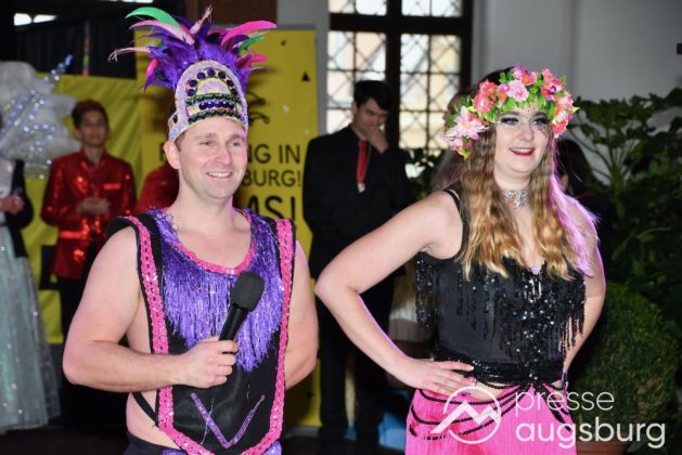 Galerie | Jetzt Sind Wieder Alle &Quot;Under Oiner Kapp&Quot; - Der Fasching In Augsburg Startet Mit Dem Rathaussturm