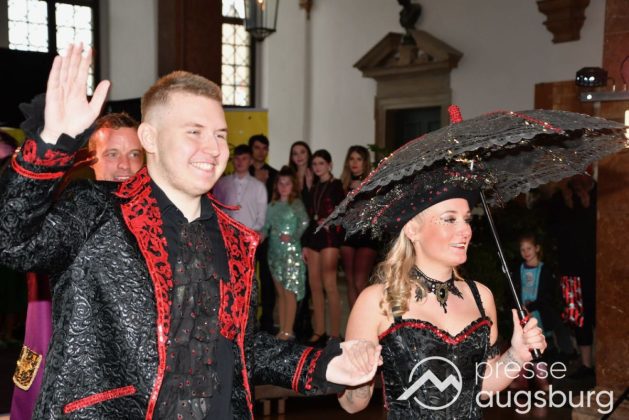 Galerie | Jetzt Sind Wieder Alle &Quot;Under Oiner Kapp&Quot; - Der Fasching In Augsburg Startet Mit Dem Rathaussturm