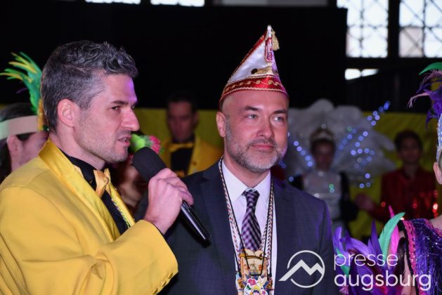 Galerie | Jetzt Sind Wieder Alle &Quot;Under Oiner Kapp&Quot; - Der Fasching In Augsburg Startet Mit Dem Rathaussturm