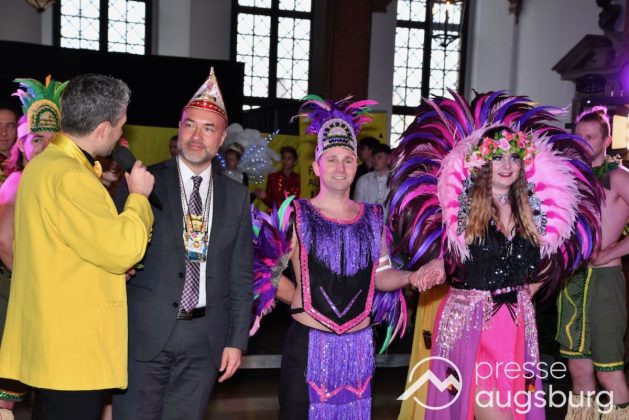Galerie | Jetzt Sind Wieder Alle &Quot;Under Oiner Kapp&Quot; - Der Fasching In Augsburg Startet Mit Dem Rathaussturm