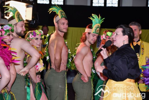 Galerie | Jetzt Sind Wieder Alle &Quot;Under Oiner Kapp&Quot; - Der Fasching In Augsburg Startet Mit Dem Rathaussturm