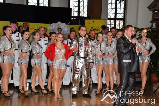 Galerie | Jetzt Sind Wieder Alle &Quot;Under Oiner Kapp&Quot; - Der Fasching In Augsburg Startet Mit Dem Rathaussturm