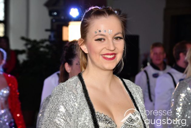 Galerie | Jetzt Sind Wieder Alle &Quot;Under Oiner Kapp&Quot; - Der Fasching In Augsburg Startet Mit Dem Rathaussturm