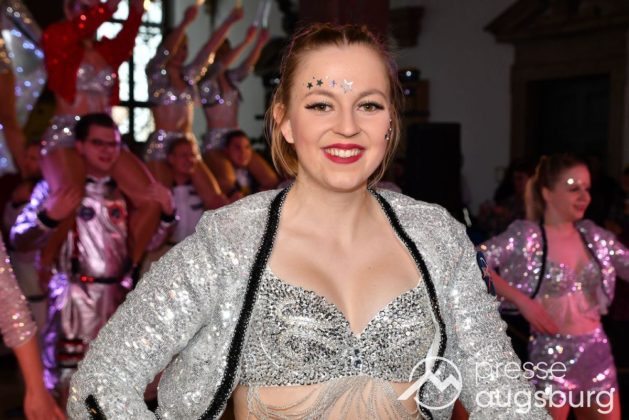 Galerie | Jetzt Sind Wieder Alle &Quot;Under Oiner Kapp&Quot; - Der Fasching In Augsburg Startet Mit Dem Rathaussturm