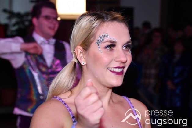 Galerie | Jetzt Sind Wieder Alle &Quot;Under Oiner Kapp&Quot; - Der Fasching In Augsburg Startet Mit Dem Rathaussturm