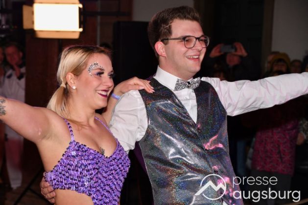 Galerie | Jetzt Sind Wieder Alle &Quot;Under Oiner Kapp&Quot; - Der Fasching In Augsburg Startet Mit Dem Rathaussturm