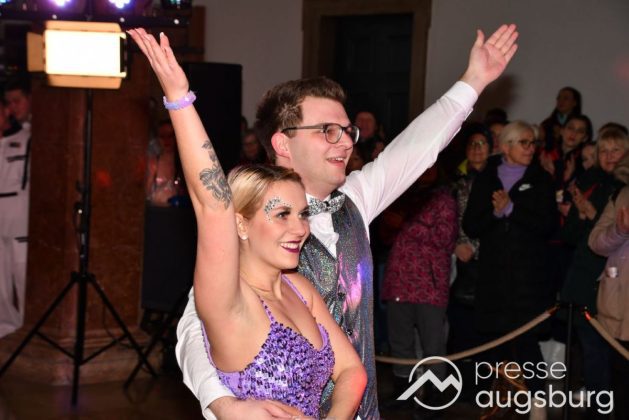 Galerie | Jetzt Sind Wieder Alle &Quot;Under Oiner Kapp&Quot; - Der Fasching In Augsburg Startet Mit Dem Rathaussturm