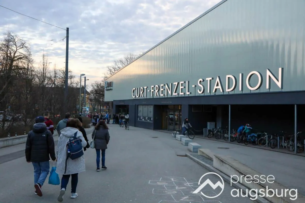 Augsburger Panther | “Spiel der Herzen” bringt das Curt-Frenzel-Stadion erneut zum Leuchten