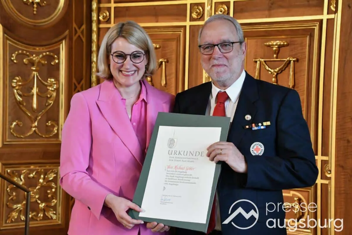 „Für Augsburg“ | Stadt ehrt verdiente Persönlichkeiten mit Verdienstmedaille
