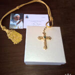 Brustkreuz des emeritierten Papstes Benedikt in Traunstein entwendet