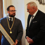 Er prägte die Entwicklung Memmingens – Manfred Schilder erhält Ehrenring und Altoberbürgermeister-Titel