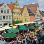 Hunderte Besucher feiern in Memmingen ein fröhliches Fest der Kulturen
