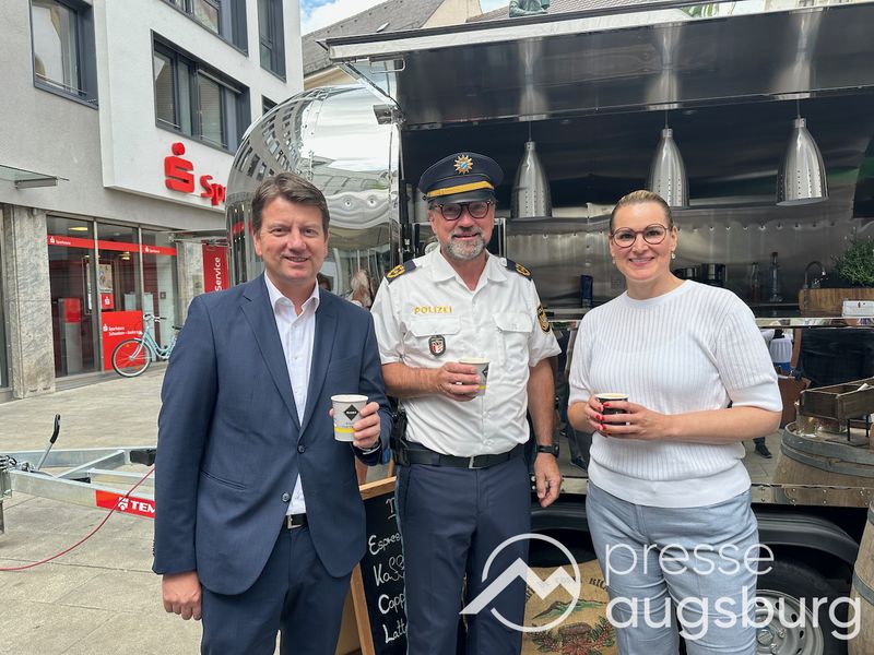 Lob und Kaffee zum 15-jährigen Jubiläum des Polizeipräsidiums Schwaben Nord 33 Lob Und Kaffee Zum 15-Jährigen Jubiläum Des Polizeipräsidiums Schwaben Nord