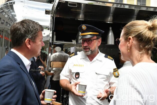 Lob und Kaffee zum 15-jährigen Jubiläum des Polizeipräsidiums Schwaben Nord 52 Lob Und Kaffee Zum 15-Jährigen Jubiläum Des Polizeipräsidiums Schwaben Nord