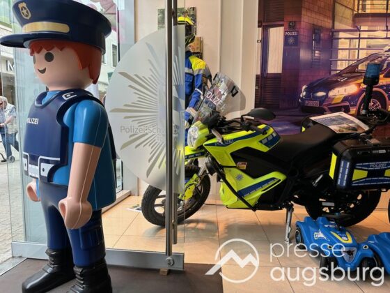 Lob und Kaffee zum 15-jährigen Jubiläum des Polizeipräsidiums Schwaben Nord 37 Lob Und Kaffee Zum 15-Jährigen Jubiläum Des Polizeipräsidiums Schwaben Nord