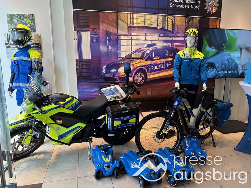 Lob und Kaffee zum 15-jährigen Jubiläum des Polizeipräsidiums Schwaben Nord 34 Lob Und Kaffee Zum 15-Jährigen Jubiläum Des Polizeipräsidiums Schwaben Nord