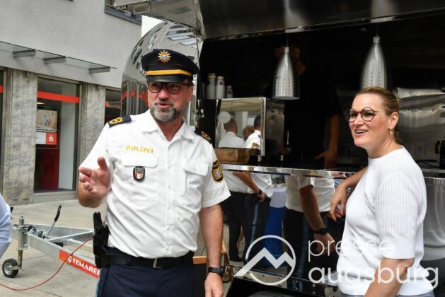 Lob und Kaffee zum 15-jährigen Jubiläum des Polizeipräsidiums Schwaben Nord 59 Lob Und Kaffee Zum 15-Jährigen Jubiläum Des Polizeipräsidiums Schwaben Nord