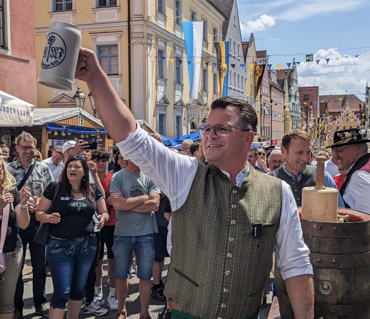 OB Sorré eröffnet Donauwörther Reichsstraßenfest