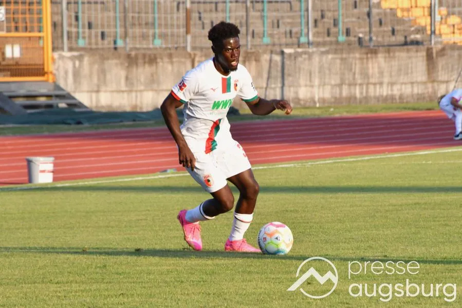 FC Augsburg verlängert mit Mbuku und leiht ihn nach Belgien aus