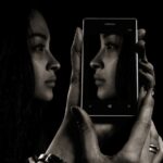 Handys als Begleiter auf dem Heimweg: Sicherheit und Schutz für Frauen durch mobile Technologie