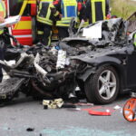 Unfall auf A3 bei Neutraubling: Auto rast am Stauende unter Lastwagen – Beifahrerin kommt ums Leben