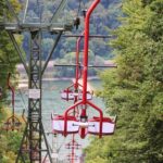 Deutsche Urlauberin (75) stürzt in Tirol aus Sessellift | Enkelin muss Unglück mit ansehen