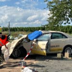 Volkach | 18-jähriger Fahrgast verstirbt bei heftigem Taxi-Unfall auf Staatsstraße St2260 in Unterfranken