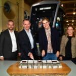 Neue Straßenbahn der Stadtwerke Augsburg: Modernes Design in den Augsburger Stadtfarben – Baustein zur Mobilitätswende