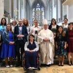 Augsburger Bischof sendet Menschen in den Kirchendienst aus