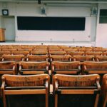 „Gloryholes“ im Hörsaal der Uni Augsburg | Antrag von Studentinnen und Studenten sorgt für Irritationen