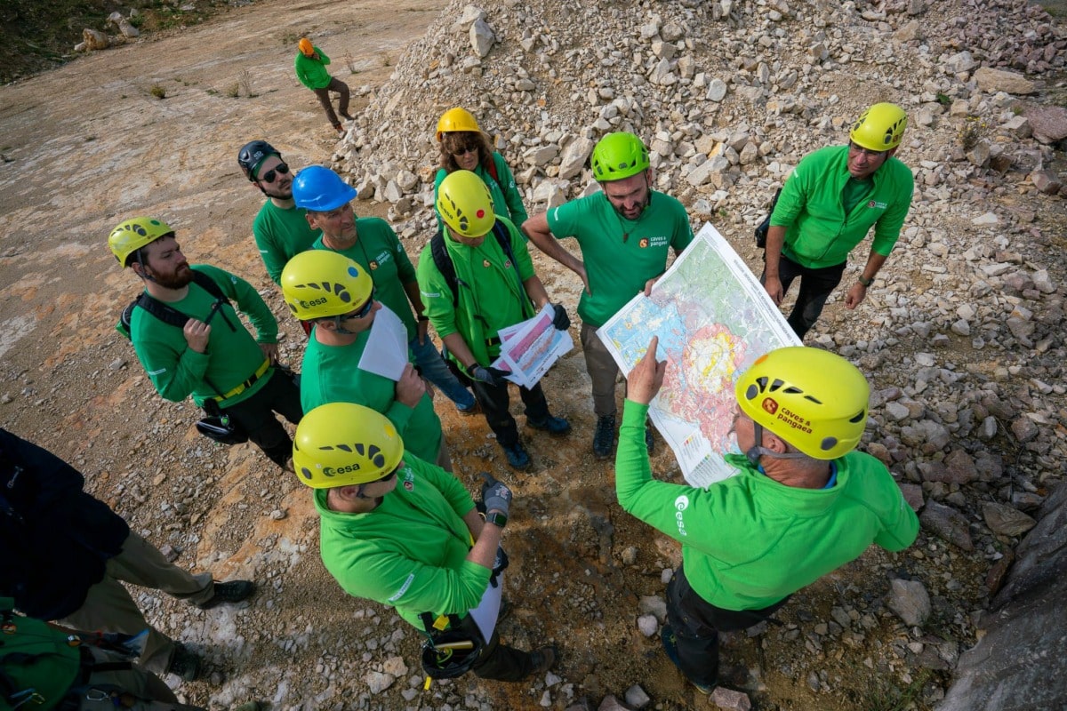 Astronauten von ESA und NASA trainieren im Geopark Ries 2 Astronauten Von Esa Und Nasa Trainieren Im Geopark Ries
