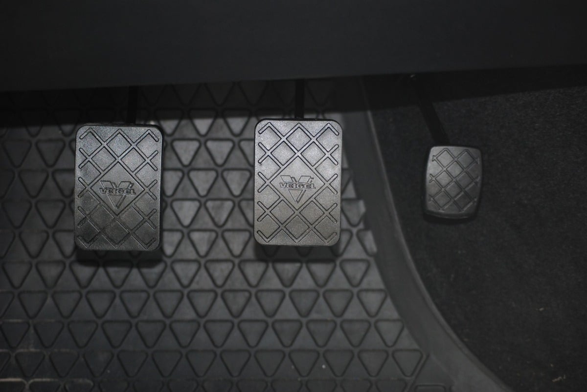 Fußmatte verklemmt sich am Gaspedal | Ungewöhnlicher Verkehrsunfall in Marxheim 2 Fußmatte Verklemmt Sich Am Gaspedal | Ungewöhnlicher Verkehrsunfall In Marxheim