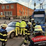 München | Zusammenstoß zwischen Tram und Pkw am Hauptbahnhof