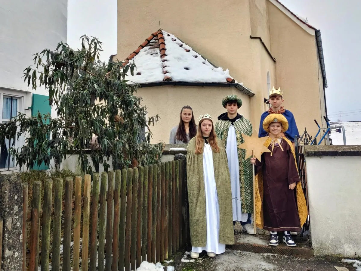 Rommelsrieder Sternsinger bringen den Segen aus dem Bistum Augsburg in das Kanzleramt