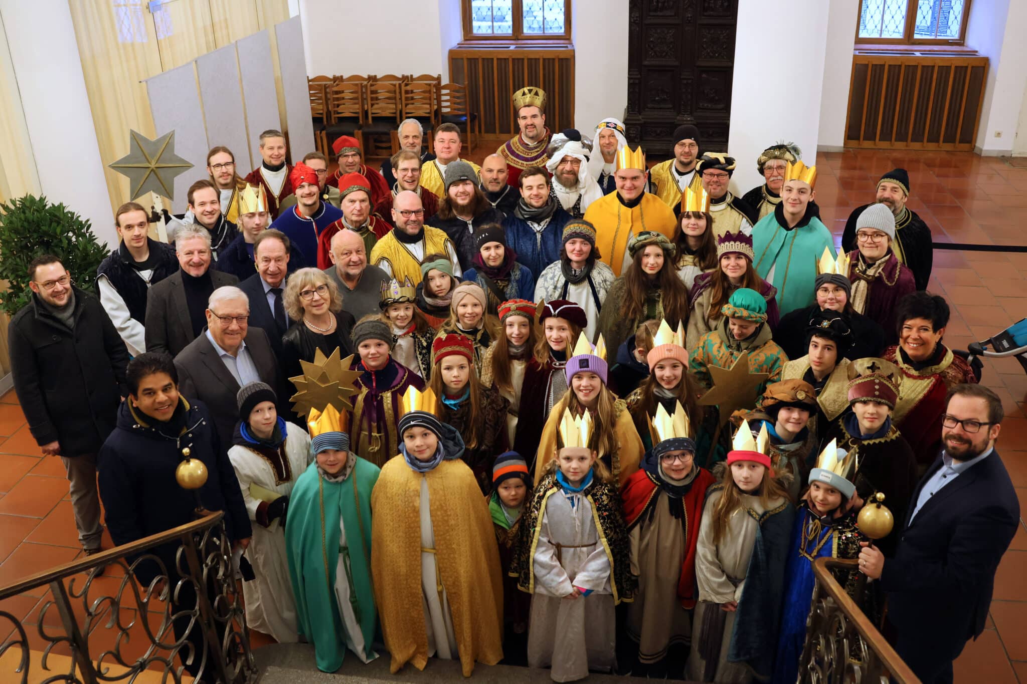 „20*C+M+B+24“ | Sternsinger bringen den Segen ins Rathaus von Memmingen