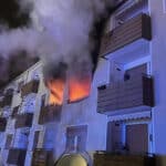 Nächtlicher Wohnungsbrand in Erding – Drei Leichtverletzte und hoher Sachschaden