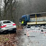 Tödlicher Unfall in Unterfranken | Autofahrerin stirbt nach Frontalzusammenstoß mit LKW auf Staatsstraße 2315