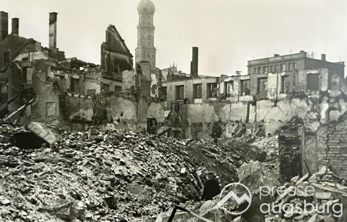 80 Jahre Augsburger Bombennacht | Ausstellung im Rathaus Augsburg widmet sich dem Luftkrieg über der Stadt