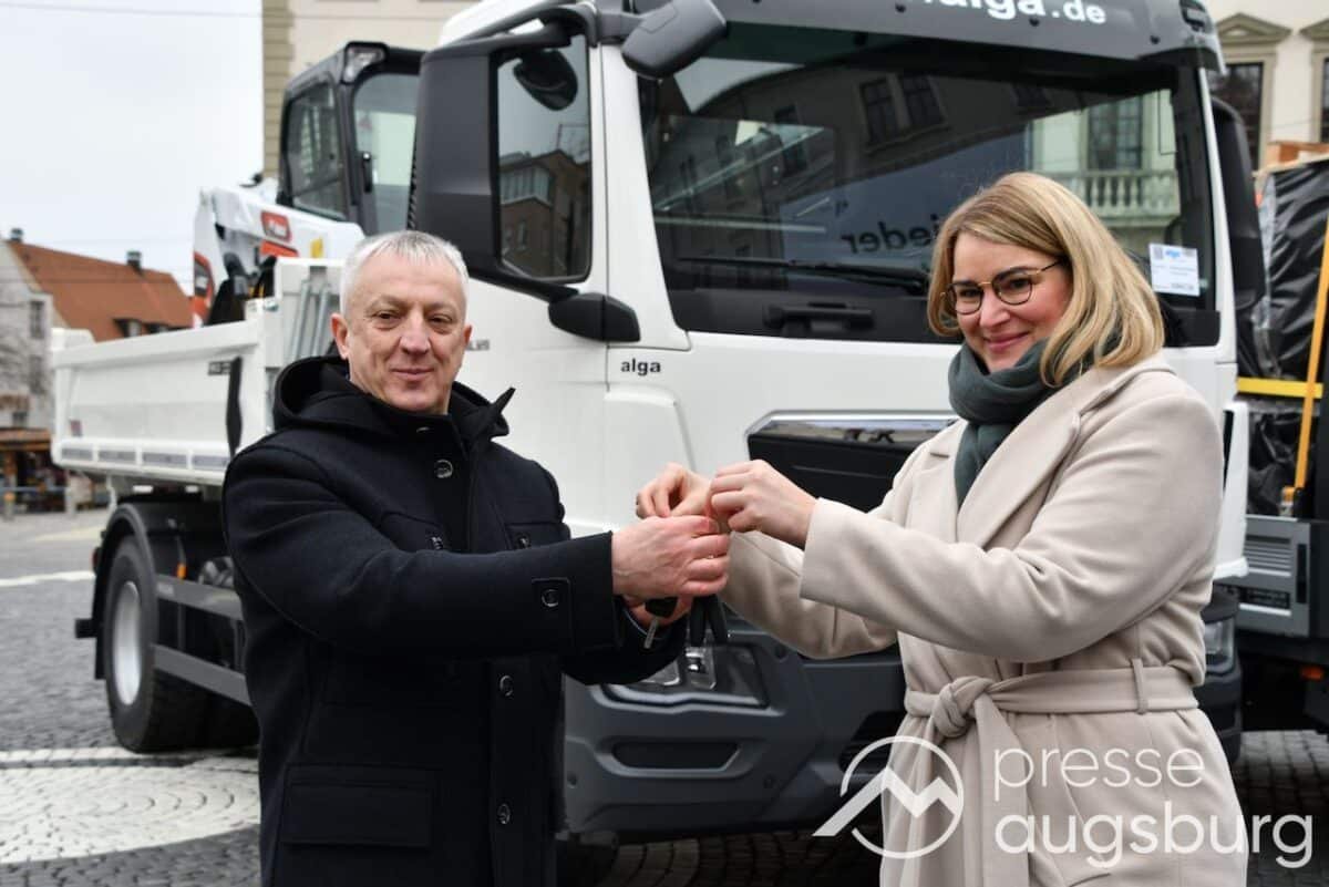 Zwei Jahre Krieg in der Ukraine | Augsburg übergibt Hilfsgüter an Projektpartnerstadt Perwomajsk Zwei Jahre Krieg in der Ukraine | Augsburg übergibt Hilfsgüter an Projektpartnerstadt Perwomajsk