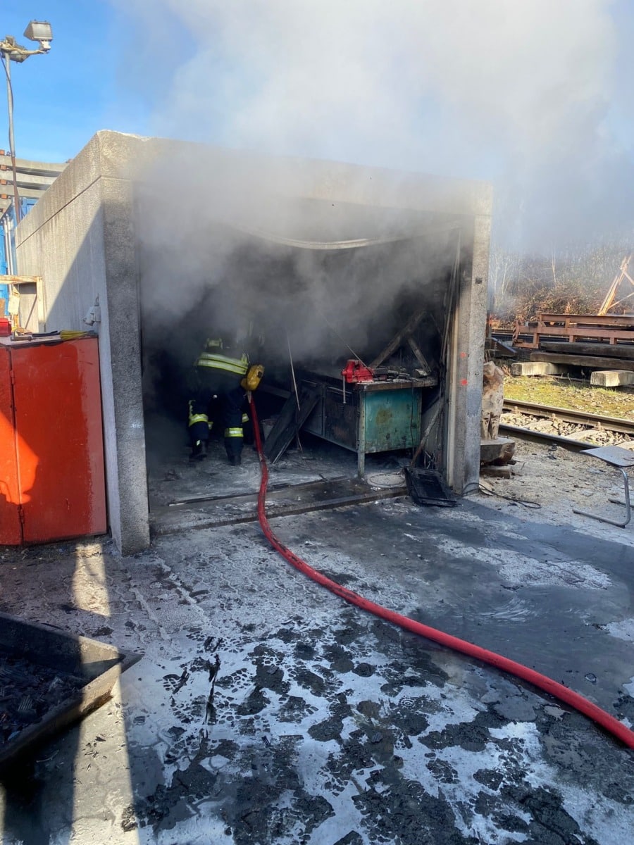 Augsburg | Brennende Gasflasche löst morgendlichen Feuerwehreinsatz aus 2 Augsburg | Brennende Gasflasche Löst Morgendlichen Feuerwehreinsatz Aus