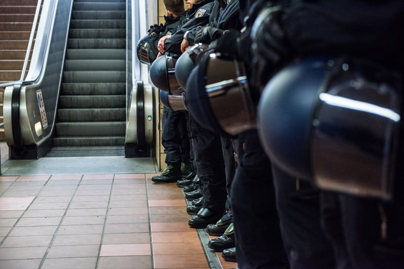 Massenschlägerei am Bahnhof Buchloe - Linz-Hooligans greifen laut Polizei FC Augsburg-Fans in Zug an 2 Massenschlägerei Am Bahnhof Buchloe - Linz-Hooligans Greifen Laut Polizei Fc Augsburg-Fans In Zug An