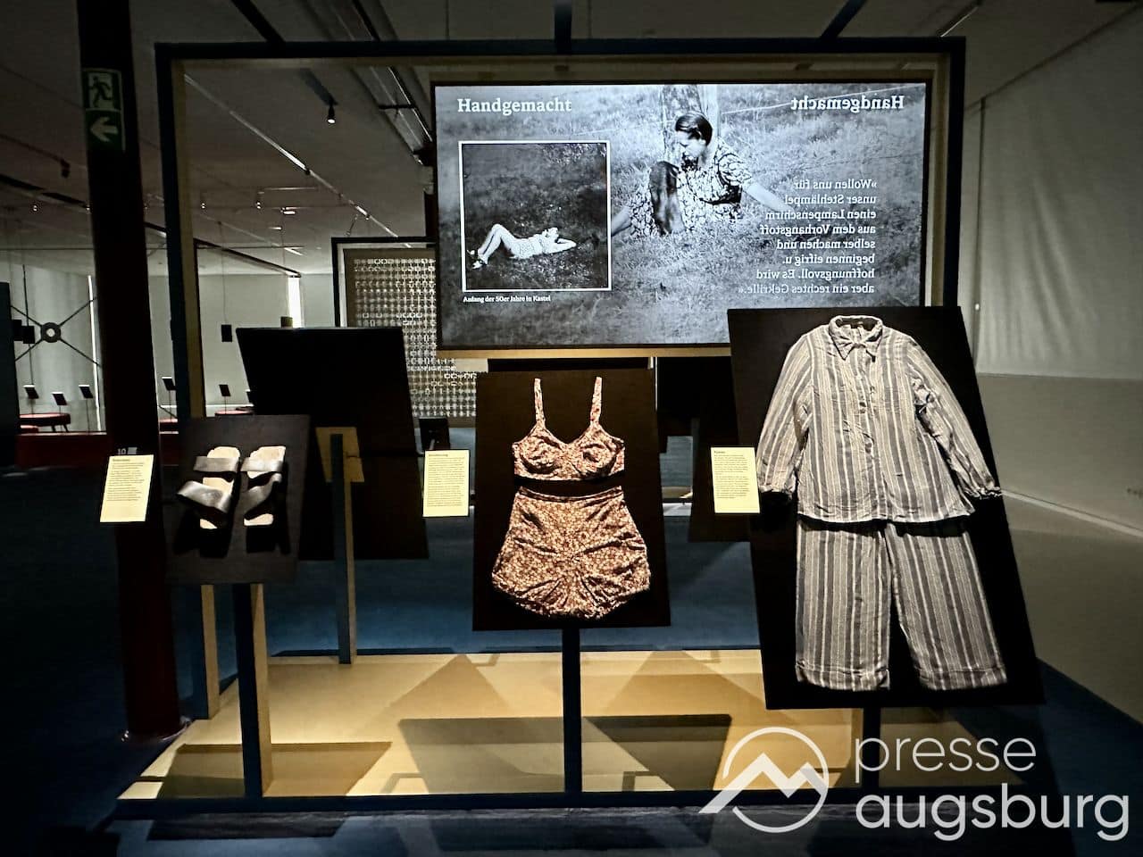 Kleider. Geschichten. | Neue Ausstellung Im Tim Widmet Sich Dem Textilen Nachlass Von Arno Und Alice Schmidt