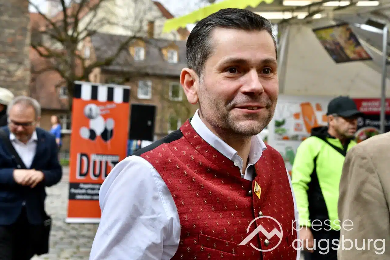 Freund kündigt Neustart für Augsburg an: Gespräche über Startmehrheit laufen, Podcast-Aus, Kulturreferat bleibt