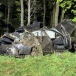 A9 bei Langenbruck | BMW M4 kommt von Autobahn ab und überschlägt sich