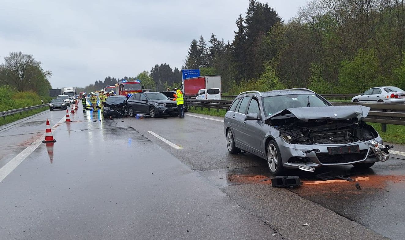 Mehrere Verletzte bei Unfall auf regennasser A7 bei Nersingen 2 Mehrere Verletzte Bei Unfall Auf Regennasser A7 Bei Nersingen